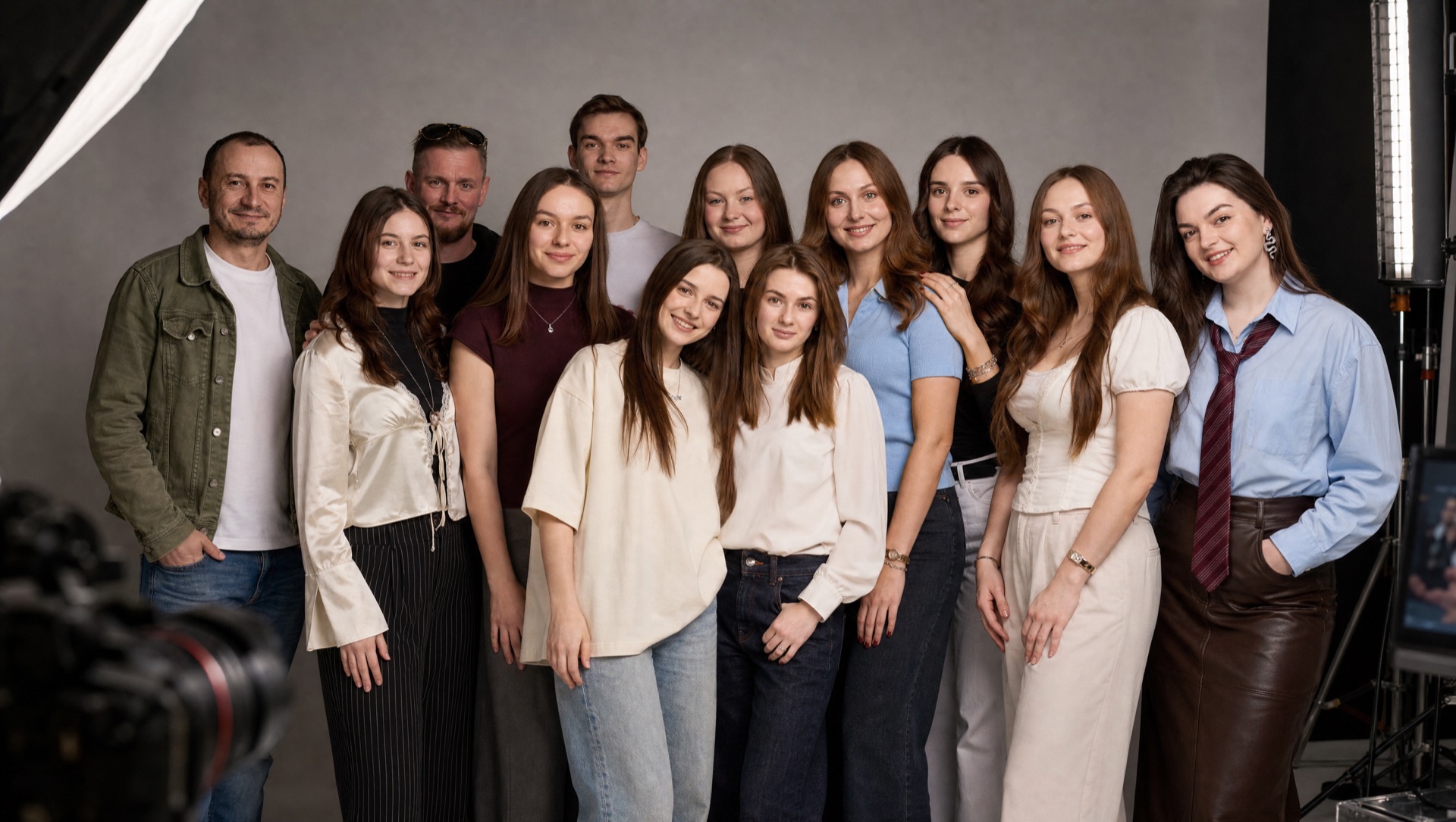 Команда VTMN Agency у знімальному павільйоні